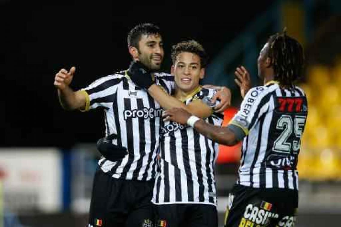 Jupiler Pro League - Charleroi blijft in het spoor van Club Brugge na zege tegen Waasland-Beveren