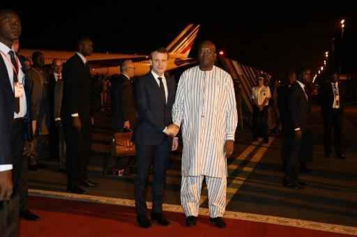 Granaataanval op Franse soldaten vlak voor aankomst Macron in Ouagadougou