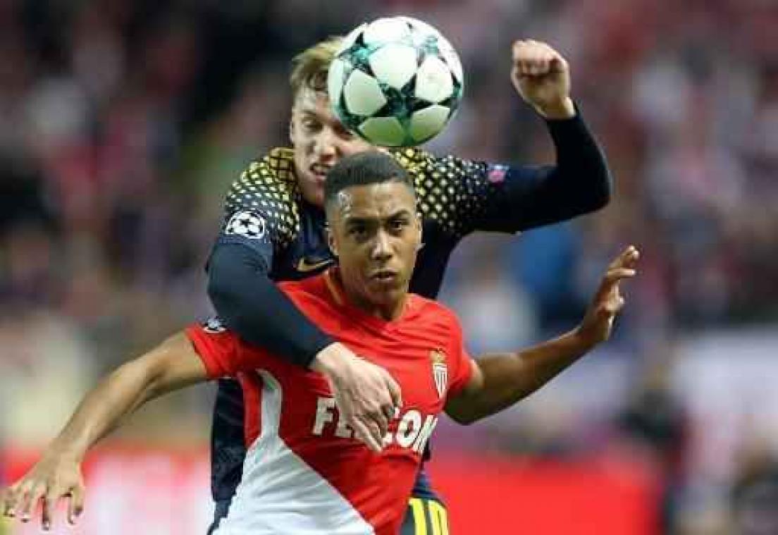 Youri Tielemans loopt meniscusblessure op en is mogelijk out tot na Nieuwjaar
