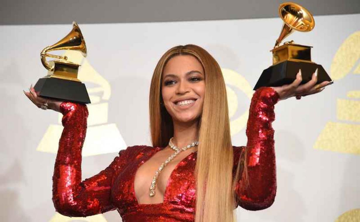 Beyoncé oogst bakken kritiek met haar kersttrui