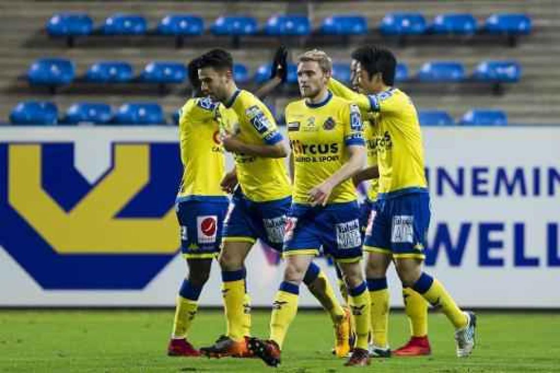 Croky Cup - Waasland-Beveren en AA Gent bekeren voort