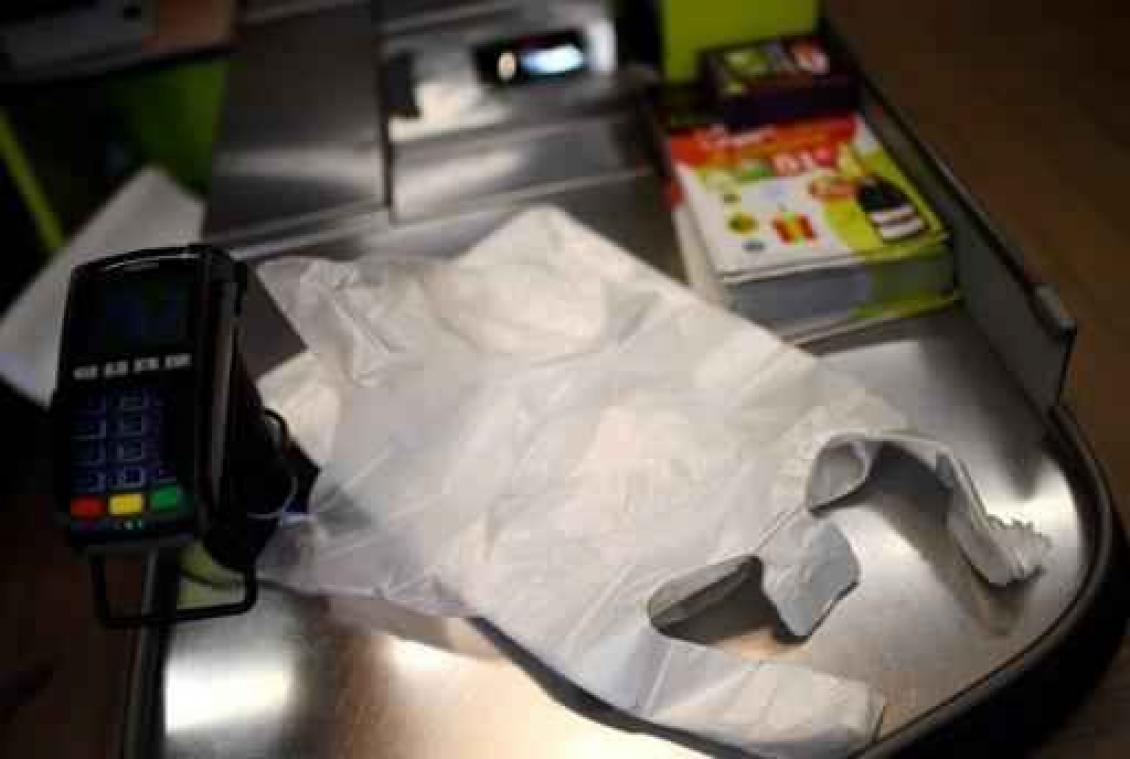 Volledig verbod op plastic wegwerpzakjes aan Brusselse kassa's