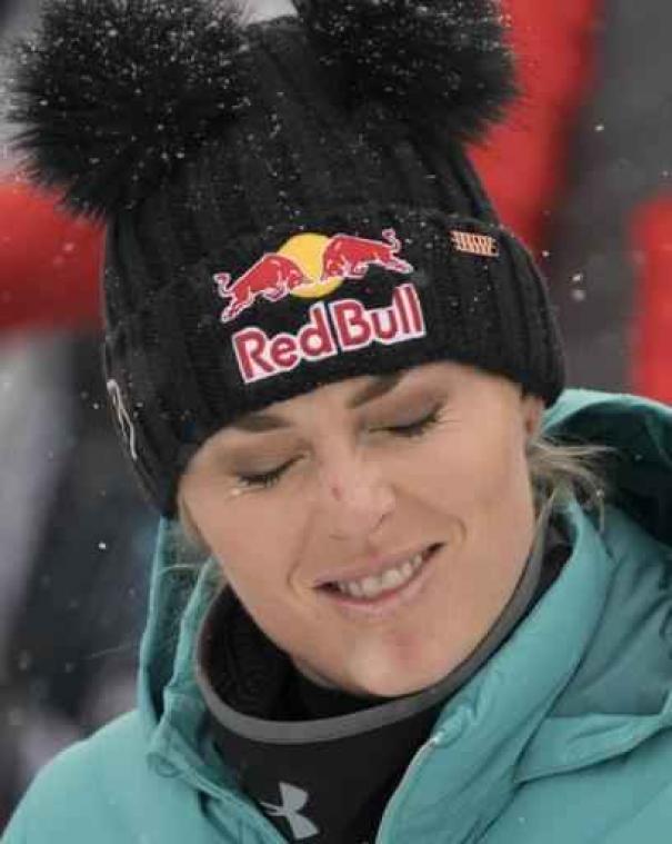 WB alpijnse ski - Cornelia Hütter wint afdaling Lake Louise, Lindsey Vonn valt