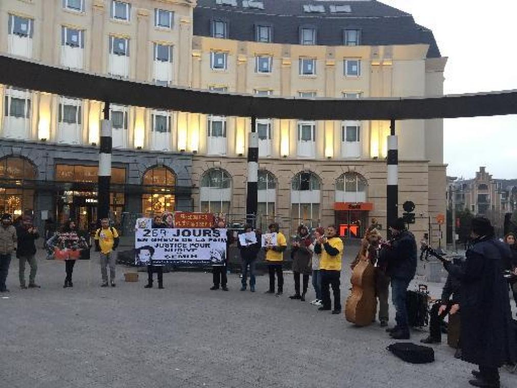 Steunbetoging voor Turkse academicus in hongerstaking aan Centraal Station