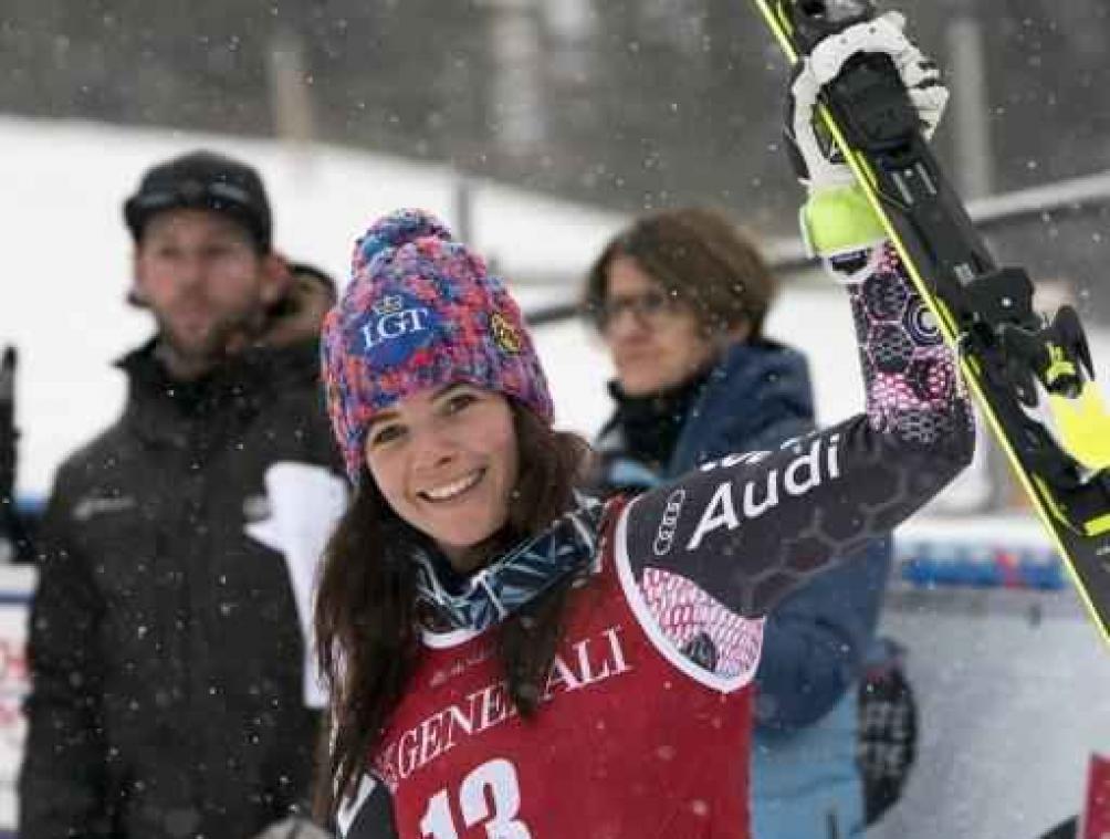 WB alpijnse ski - Liechtensteinse Tina Weirather wint super-G in Lake Louise