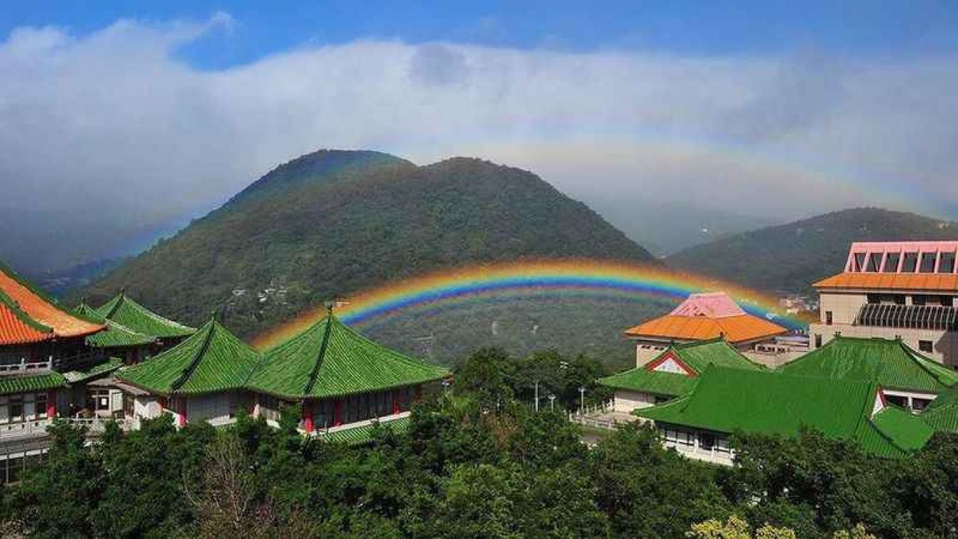 Nooit eerder was een regenboog zo lang te zien