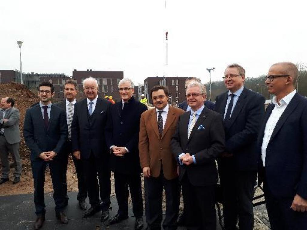 Bourgeois legt eerste steen van nieuw innovatieonderzoekscentrum in Leuven
