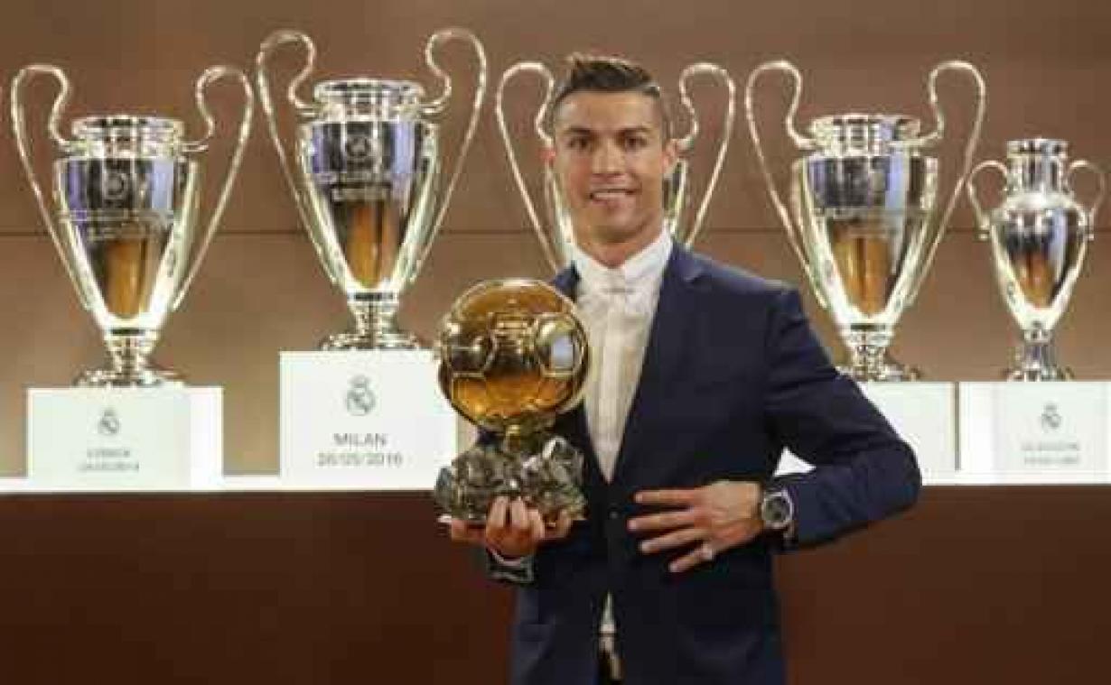 Cristiano Ronaldo beent Lionel Messi bij met vijfde Gouden Bal