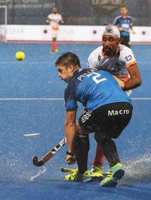 Argentinië verslaat India in waterballet en pakt eerste finaleticket in World League