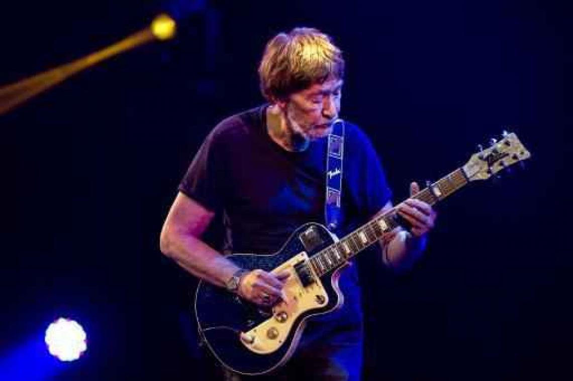 Britse zanger Chris Rea "stabiel" nadat hij instortte op podium