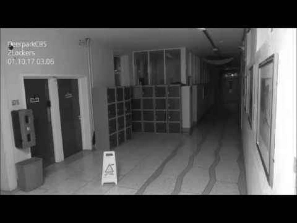 VIDEO. Camera legt geest vast in school