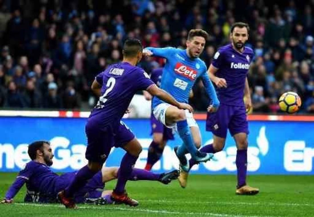 Belgen in het buitenland - Napoli en Mertens vergeten de leiding te nemen in Italië na draw tegen Fiorentina
