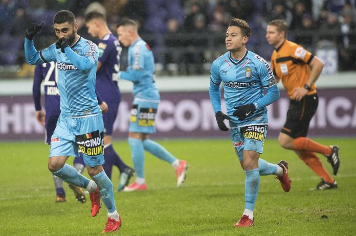 Charleroi maakt brandhout van Anderlecht