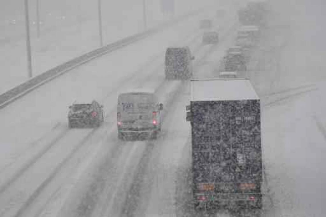 Sneeuw zorgt bij De Lijn in de meeste provincies voor hinder