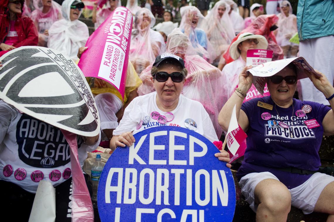 Vrouwen hekelen stigma rond abortus met hashtag #ShoutYourAbortion