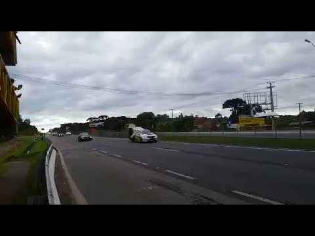 VIDEO. Braziliaanse wielrenner fietst sneller dan 200 kilometer per uur
