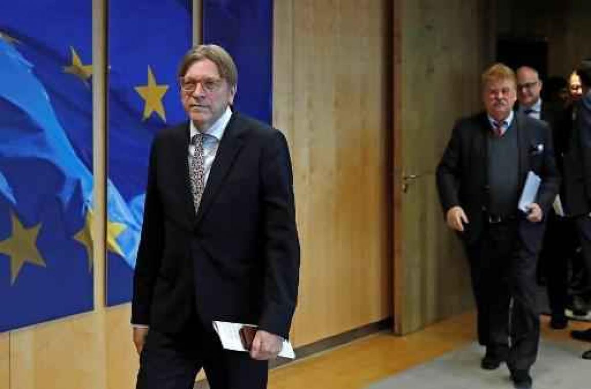 Brexit-minister Davis draait bij