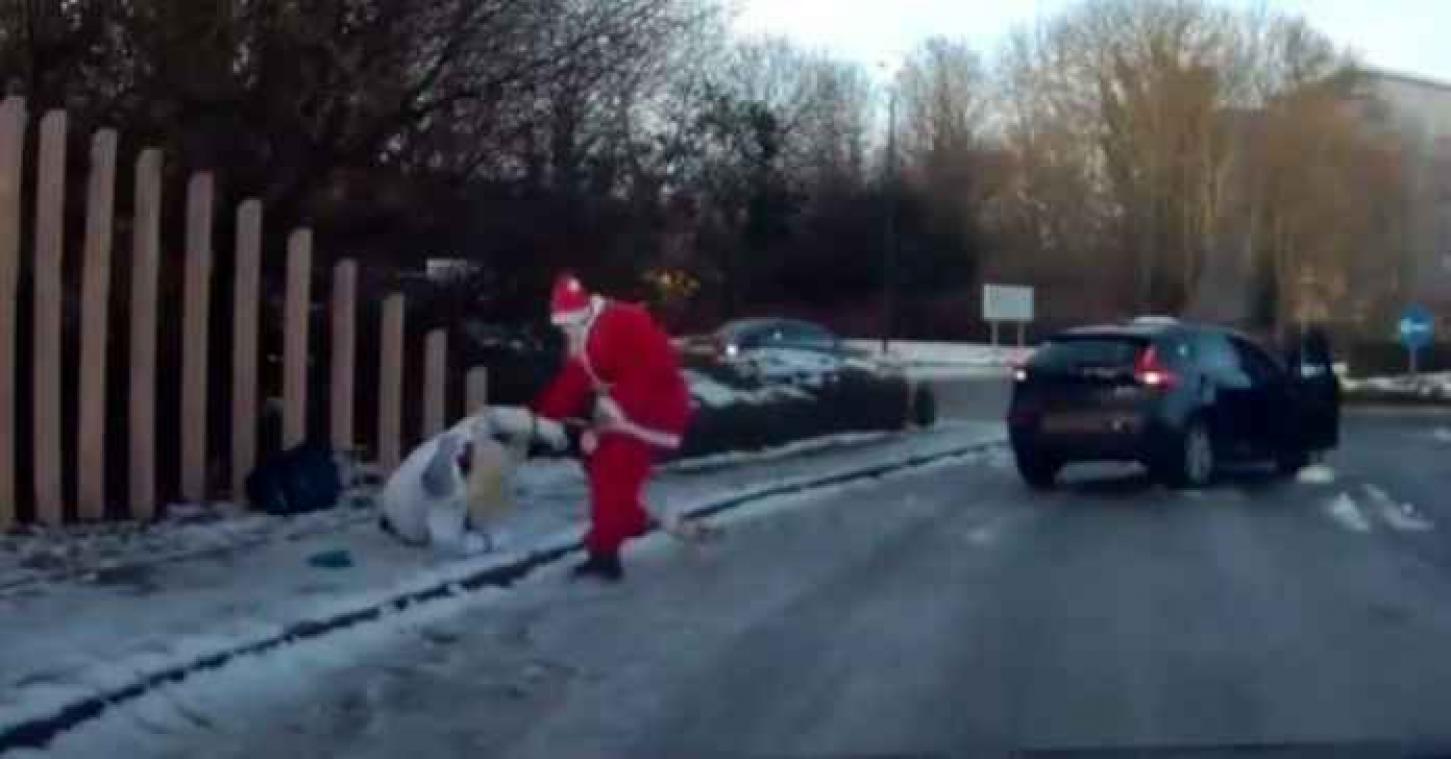 VIDEO. Heroïsche daad van kerstman gaat viraal