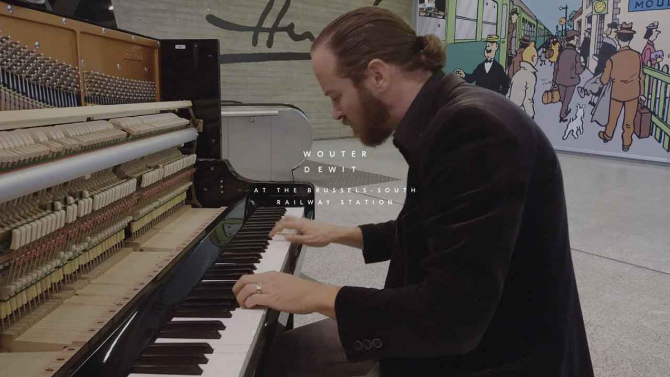 VIDEO. Limburgse pianist tovert station om tot concerthal