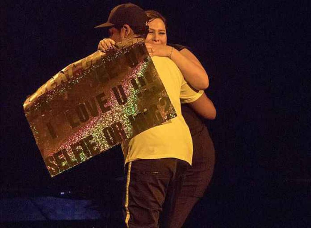 Jay-Z legt concert stil voor fan die kanker overwon