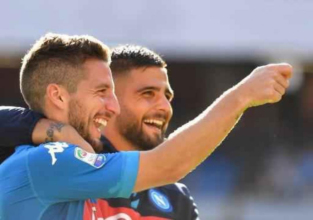 Belgen in het buitenland - Napoli bekert voort dankzij assist van invaller Mertens