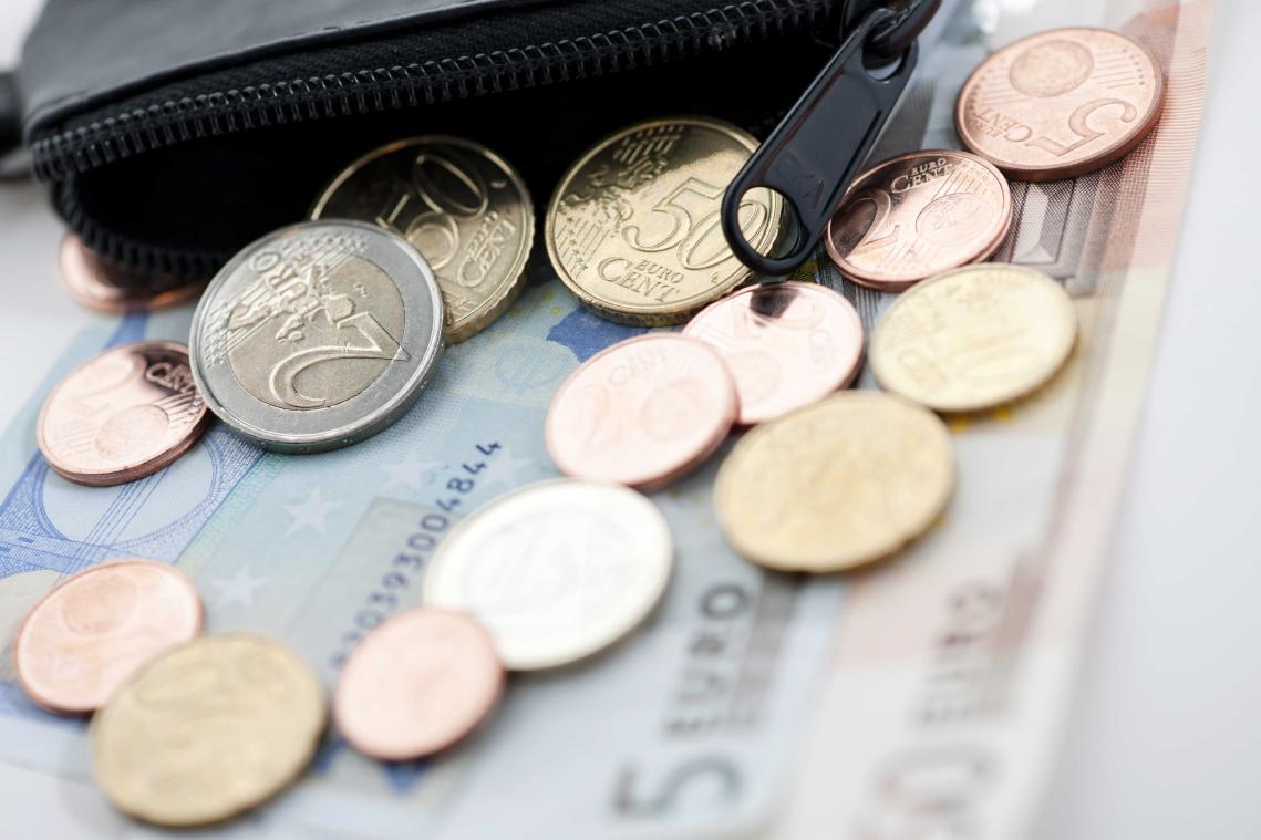 Meer dan 4 Belgen op 10 zet elke maand meer dan 100 euro opzij