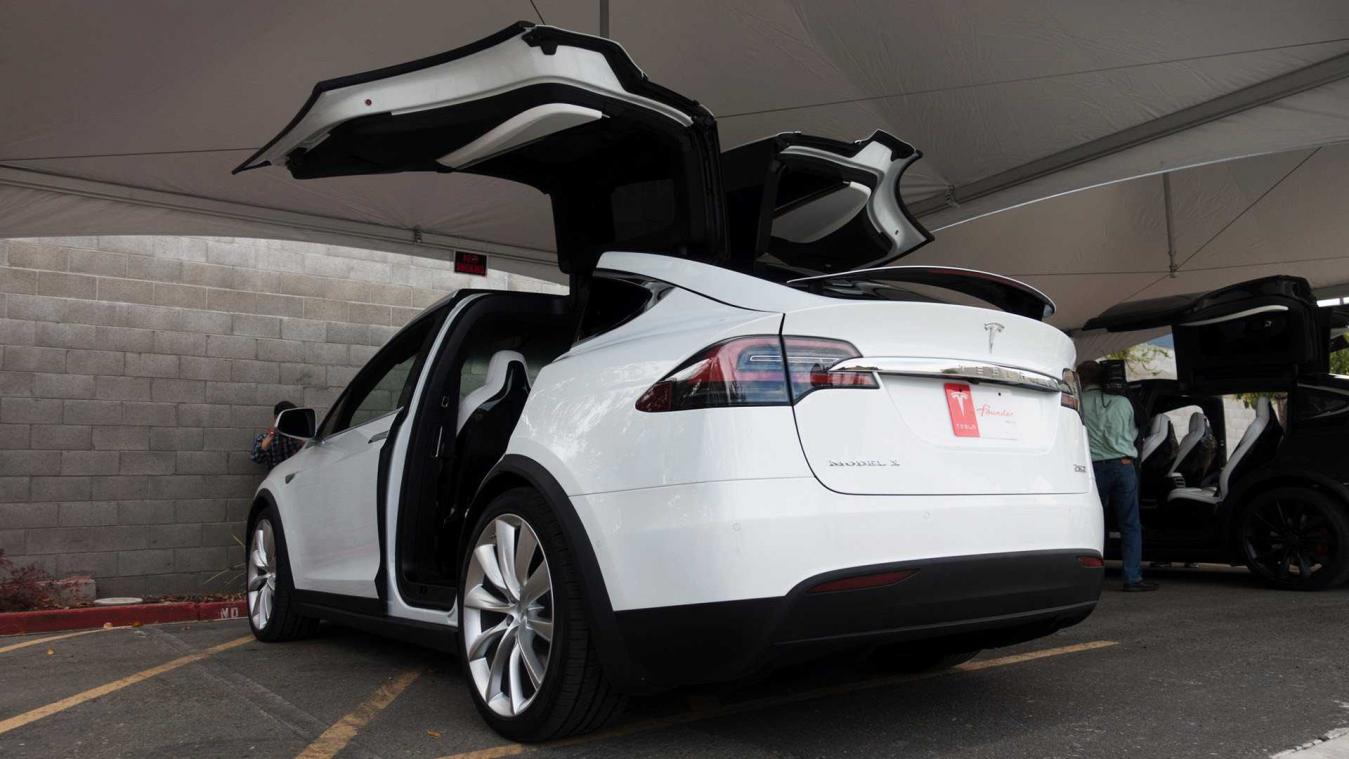 Bekijk hier de eerste test van de nieuwste Tesla