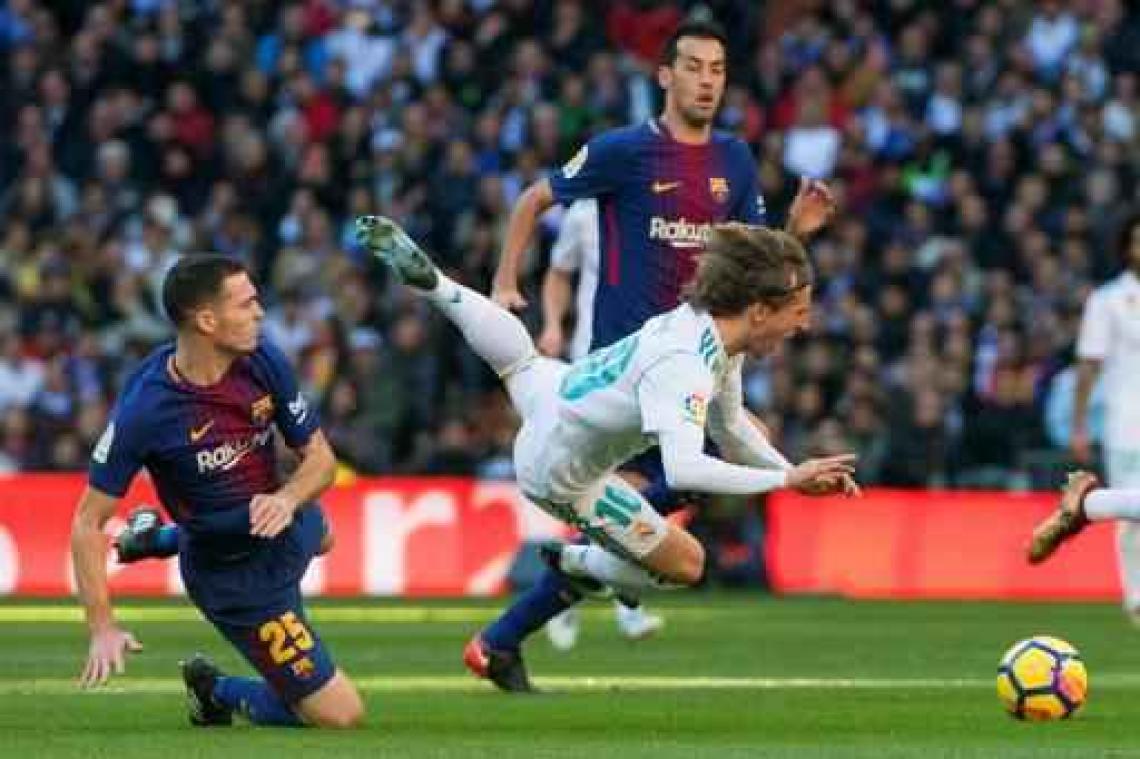 Belgen in het buitenland - Thomas Vermaelen sluit vertrek bij FC Barcelona uit