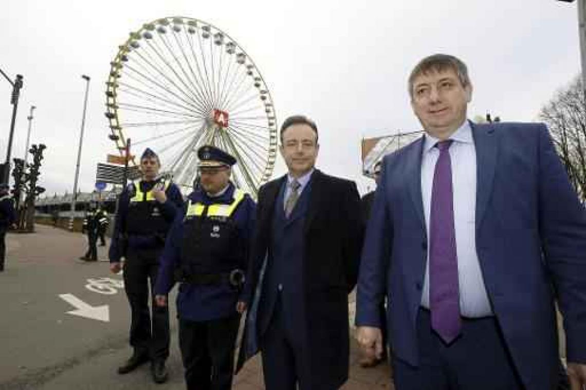 Jambon en De Wever danken Antwerpse politie