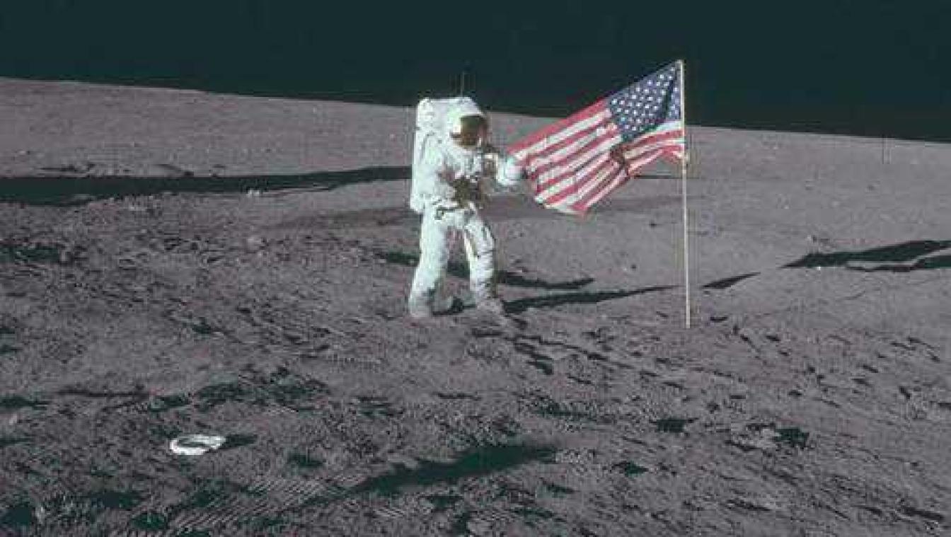 NASA geeft duizenden nooit vertoonde foto's van maanlanding vrij