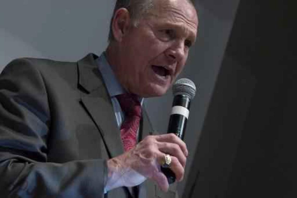 Senaatsverkiezing Alabama - Republikein Moore naar rechter gestapt
