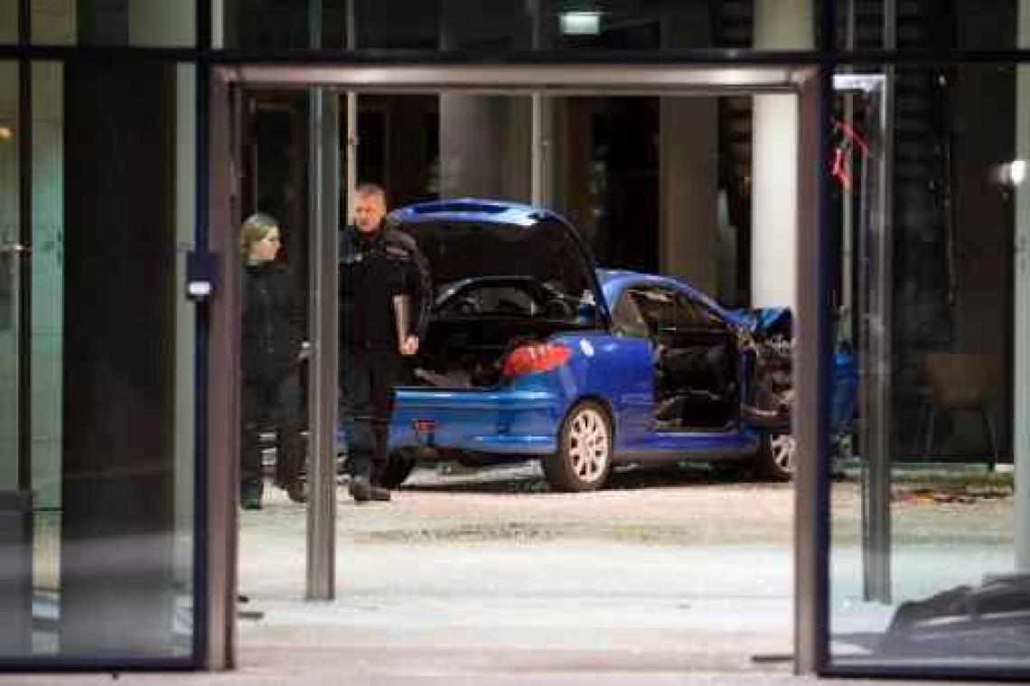 Man die met auto inreed op partijhoofdkwartier SPD in Berlijn was kwaad over bevolkingsbevraging