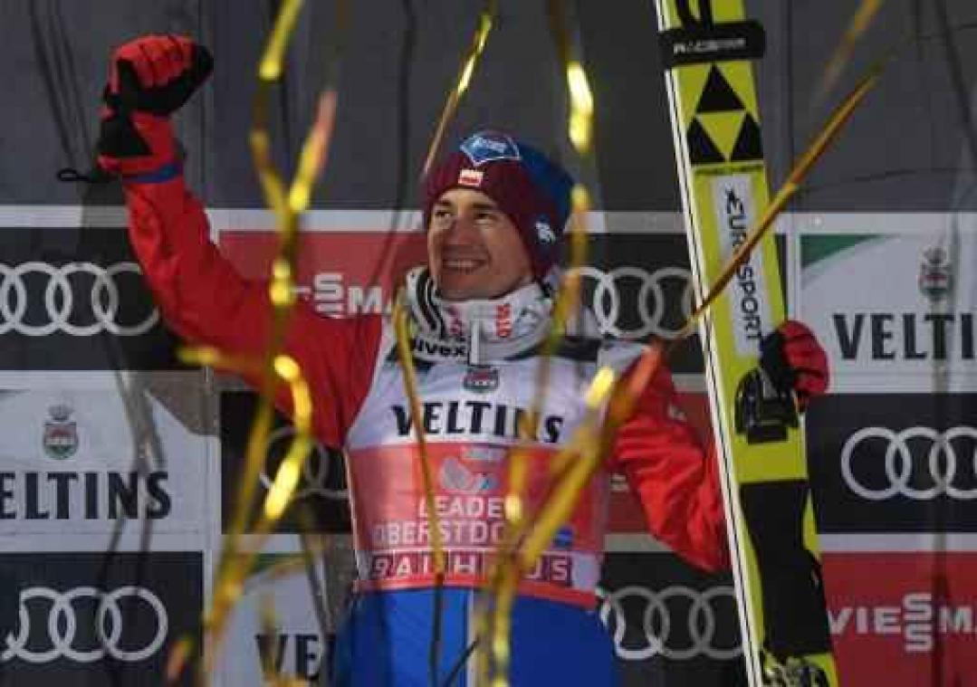 Vierschansentournee - Kamil Stoch start met zege in Oberstdorf aan titelverdediging