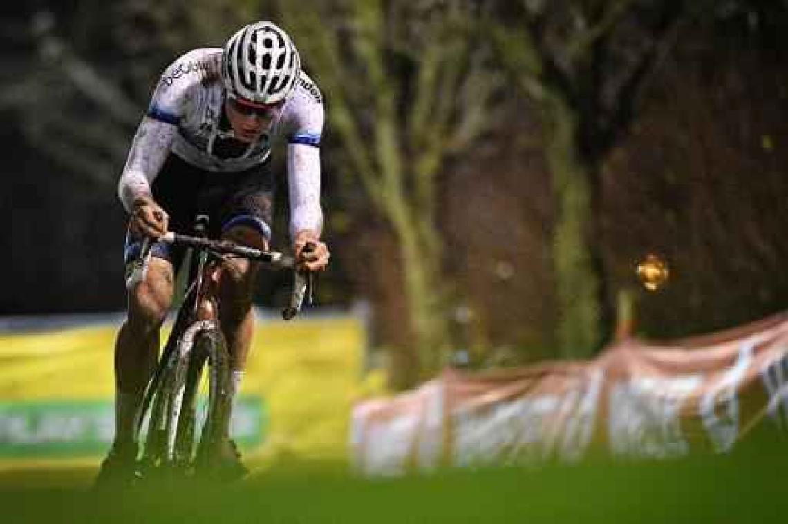 DVV Trofee veldrijden: Van der Poel start 2018 met demonstratie in Baal