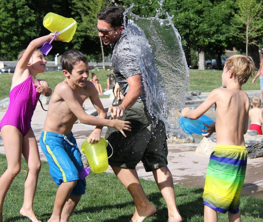 Kinderen zijn later minder angstig als ouders met hen spelen