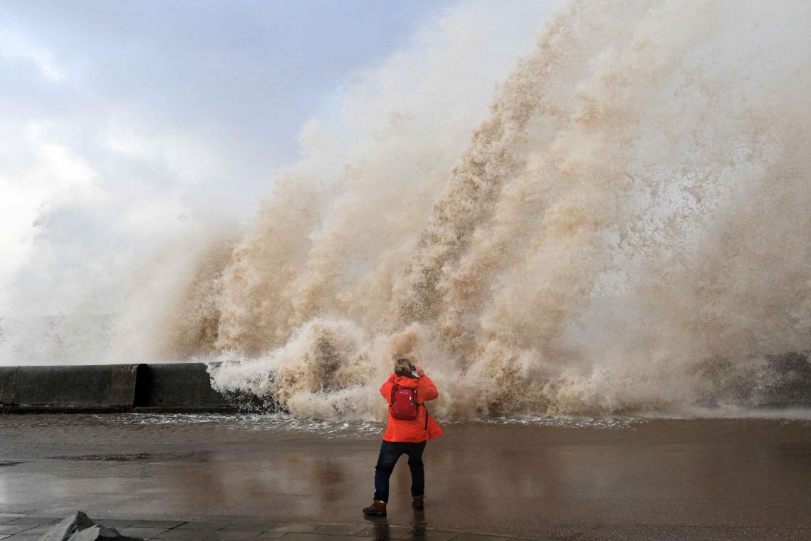 IN BEELD. Zo beukte de storm in op Europa