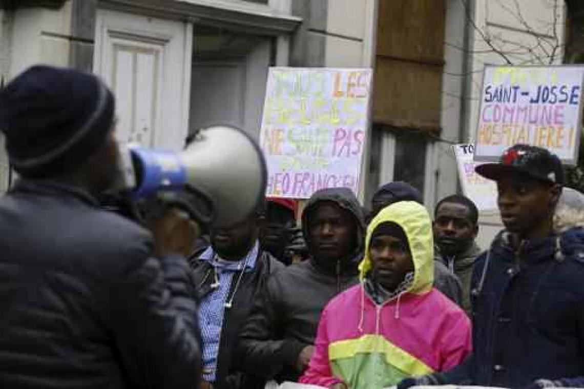 Sans-papiers bedanken Sint-Joost-Ten-Node voor haar gastvrijheid met mars