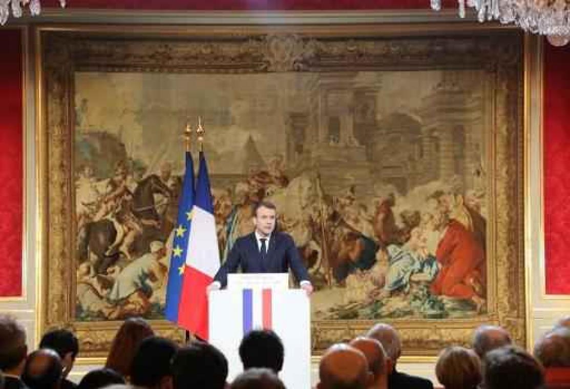 Macron wil voor jaareinde wet tegen fake news presenteren
