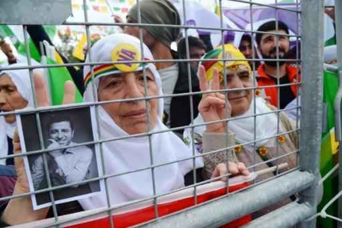 Gedetineerde leider van pro-Koerdische HDP neemt ontslag