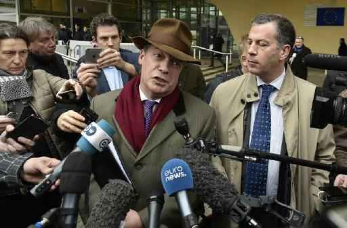 Europese brexit-onderhandelaar Barnier ontvangt UKIP-boegbeeld Farage