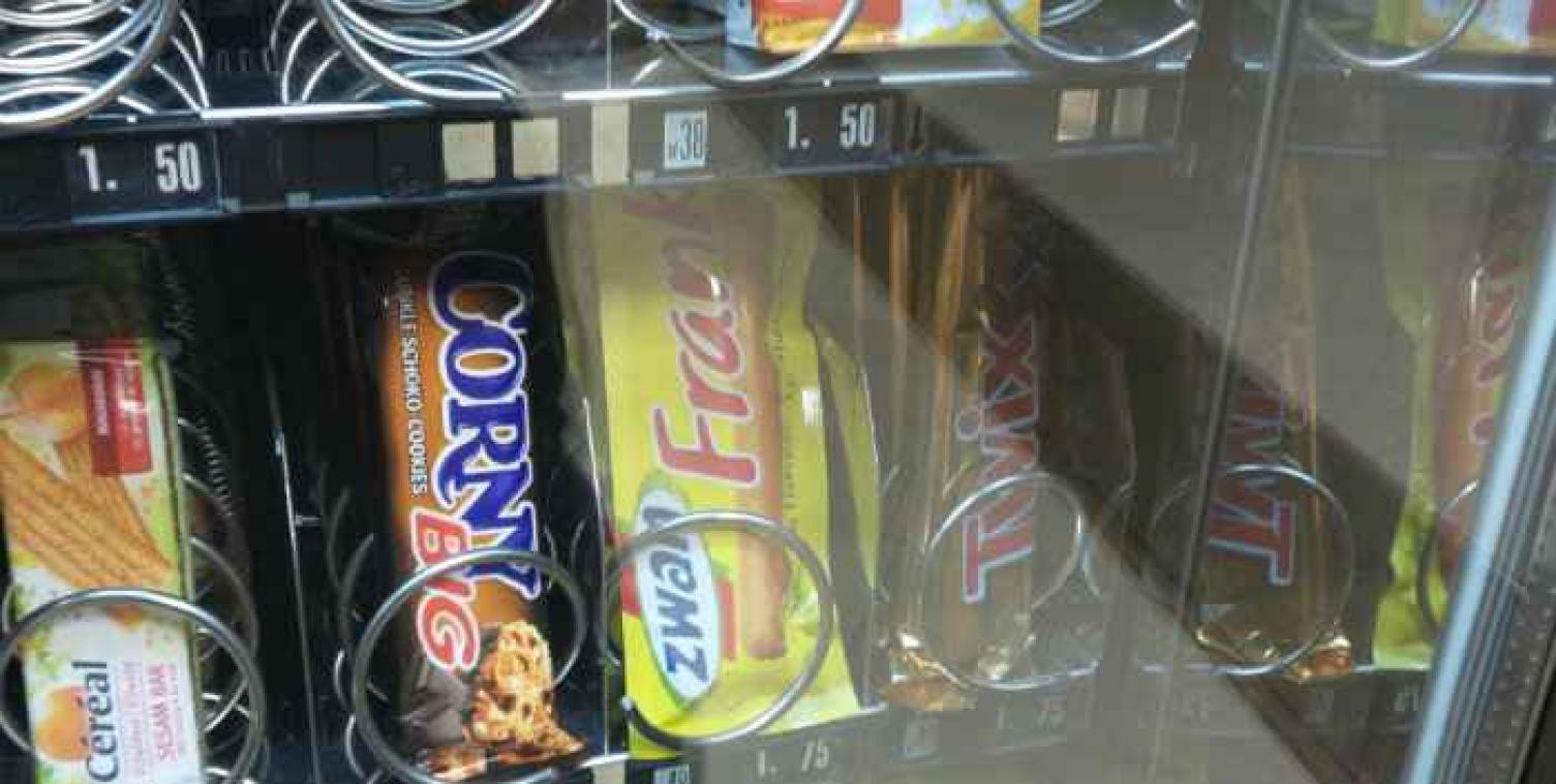 Man ontslagen omdat hij Twix uit machine haalde met heftruck