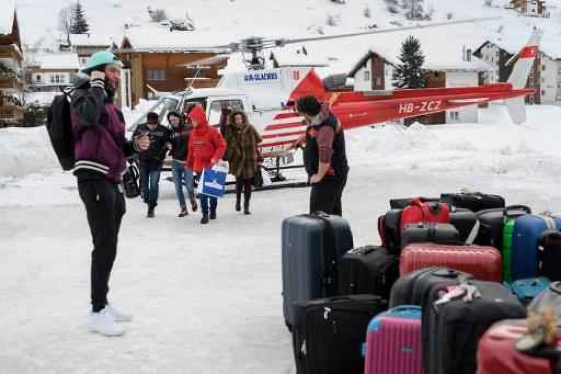 13.000 in Zwitserse Alpen geblokkeerde toeristen worden met helikopter geëvacueerd