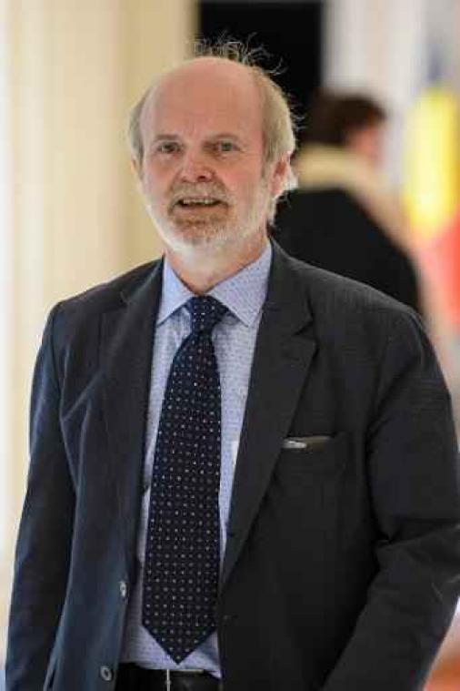Karel Anthonissen wil bevoegdheid als BBI-directeur terug en dreigt met strafklacht