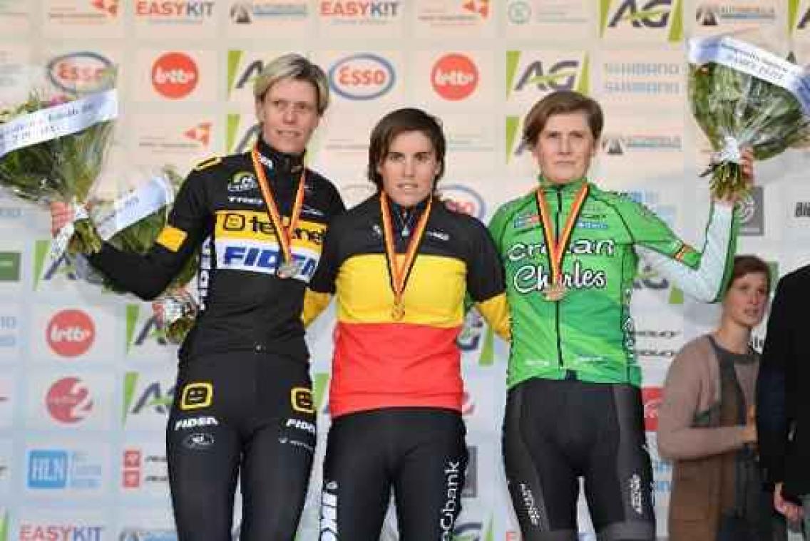 Sanne Cant ongenaakbaar in Koksijde