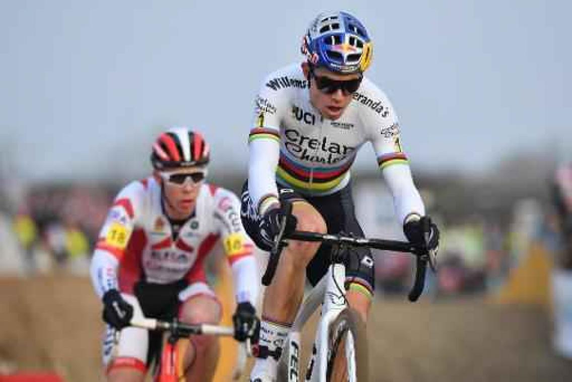 Wout van Aert pakt in het zand van Koksijde derde Belgische titel op rij