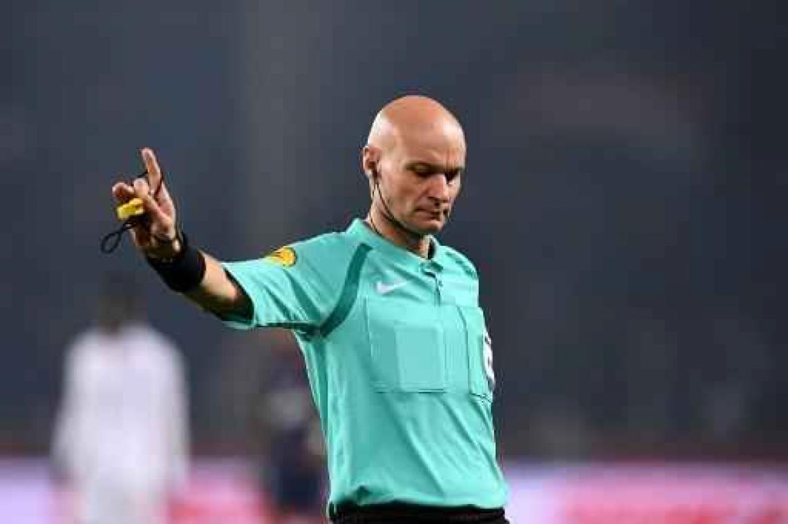 Ligue 1 - Scheidsrechter trapt zelf na op speler en trekt dan rood