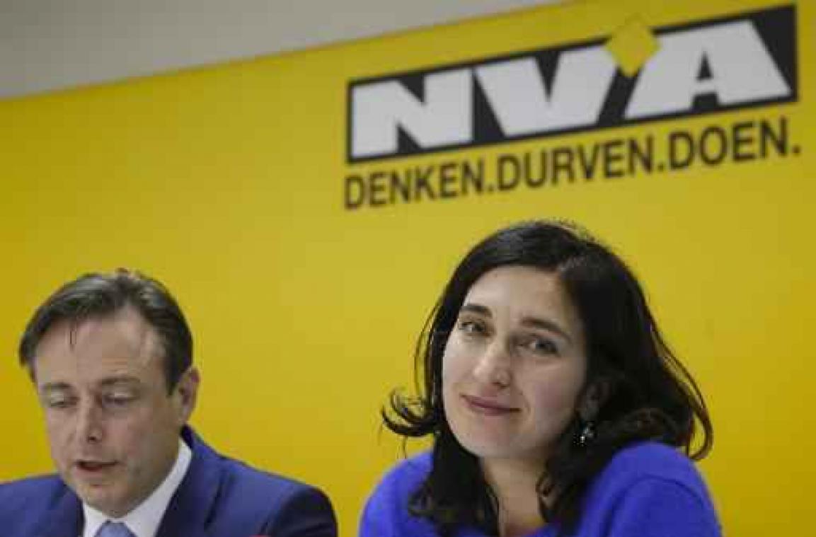 Demir blij met massale afkeurende reacties op racistische tweets tegen Miss België