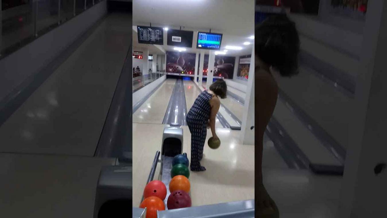 VIDEO. Braziliaanse pakt uit met hilarische bowling-fail