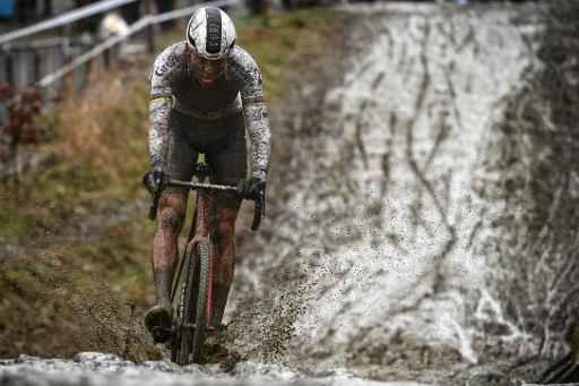 Drie op een rij voor Van der Poel in Otegem