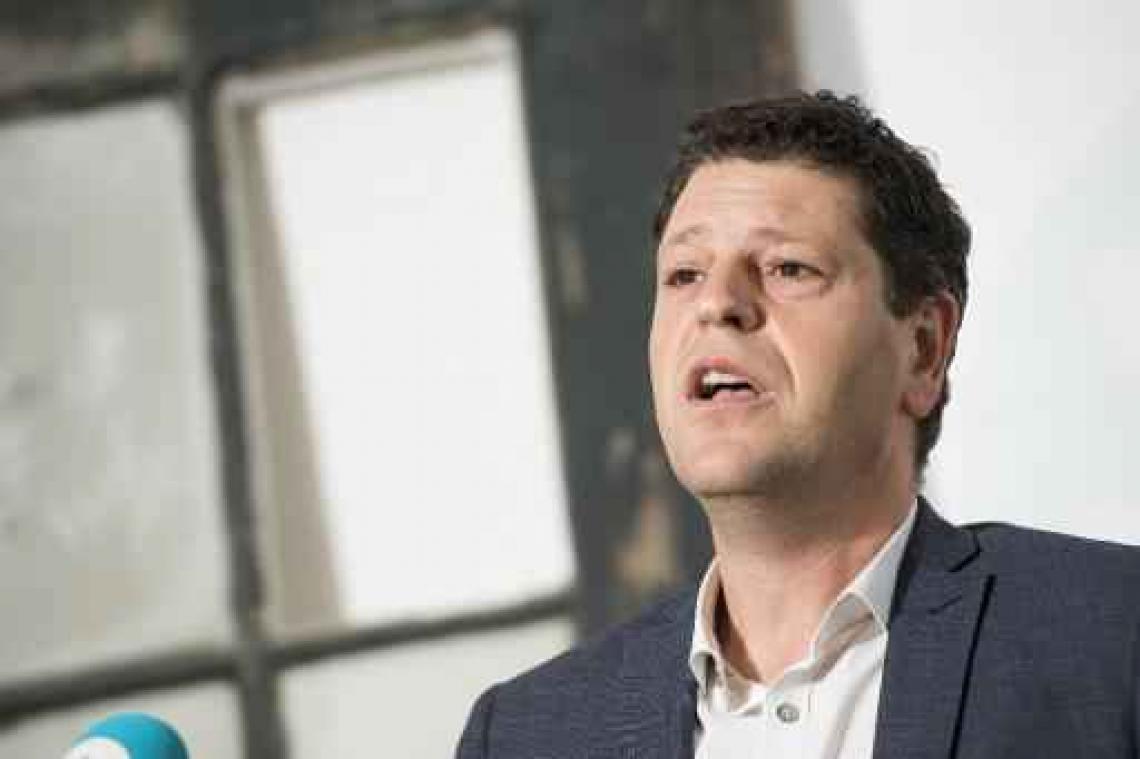 Samen-kopstuk Meeuws opnieuw onder vuur, Van Besien laat hem niet vallen
